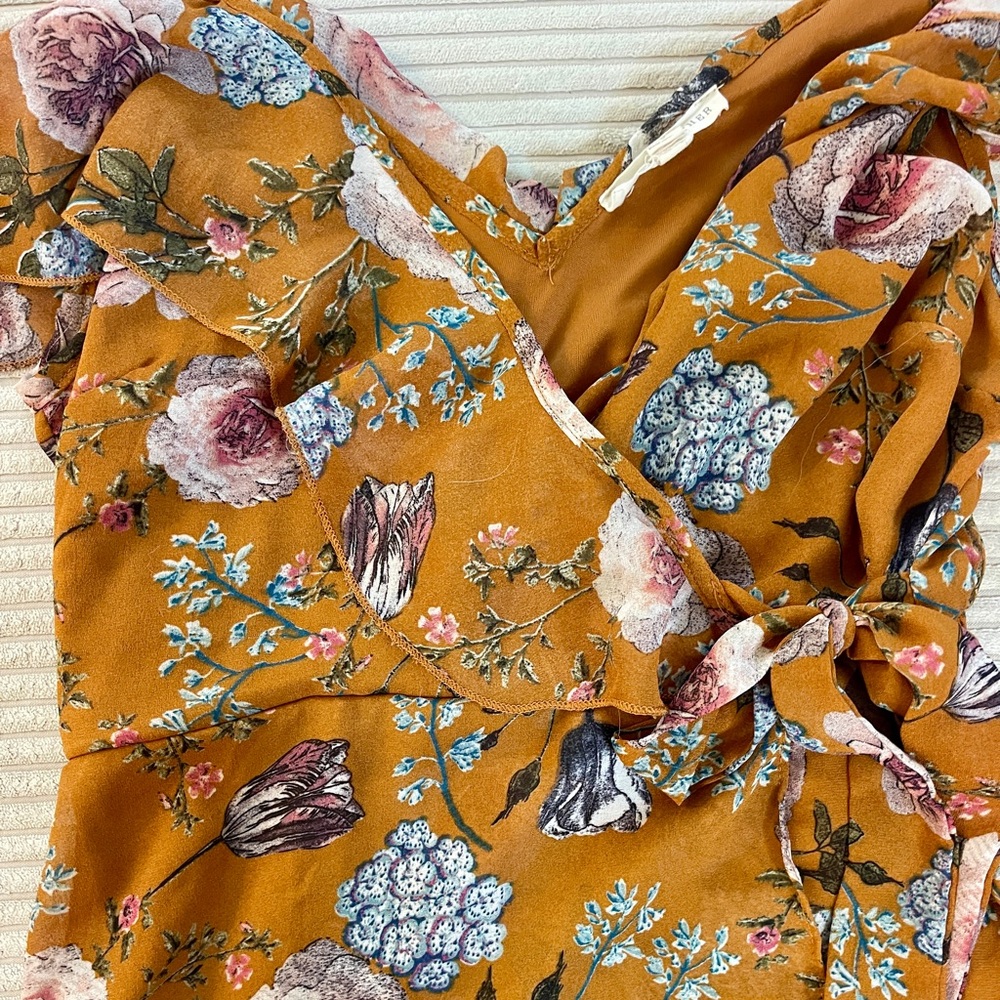 Floral Flouncy Off the Shoulder flutter wrap mini dress - Picture 2 of 4